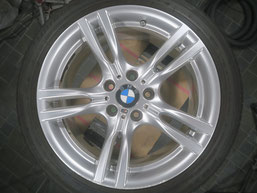 ＢＭＷ３２０ｉの純正アルミホイールのガリ傷・擦りキズのリペア（修理・修復・補修）前のホイール写真