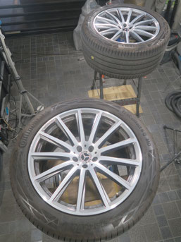 メルセデス・ベンツＧＬＳ４５０ｄの純正ダイヤモンドカットＡＭＧアルミホイールのガリキズ・擦り傷のリペア（修理・修復）前のホイールの写真