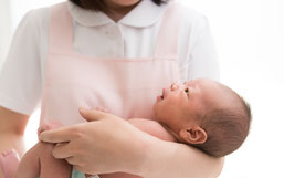 赤ちゃんを支援する産後セラピスト