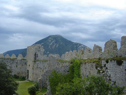 de tous les châteaux cathares, c'est le mieux conservé. Après la chute de Montségur, il deviendra, avec Quéribus, un des derniers refuges cathares