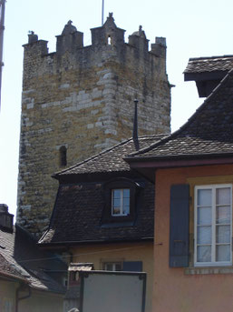 la Tour des Prisons, rue Jehanne de Hochberg. A l'intérieur, deux cachots en bois utilisés jusqu'en 1848