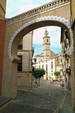Barrio Medieval: Piérdete por sus calles empedradas. El casco antiguo es un conjunto histórico-artístico impresionante.