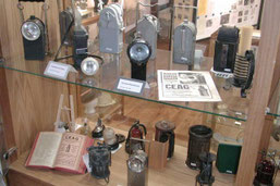 Die Ausstellung zeigt eine Reihe von Grubenlampen, die bei der Arbeit im Stollen Verwendung fanden.