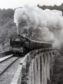 Le train à vapeur sur le viaduc de Bussy Varache entre Augne et Eymoutiers © Vienne Vézère Vapeur