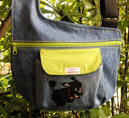 Hundetasche zum Gassi gehn in Jeans mit Pudel