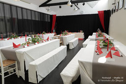 Dekorierter Festsaal für eine Hochzeitsfeier im Tanzstudio La Fragua in Bonn