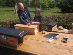 Die Pfadfinder bauen uns Nisthilfen