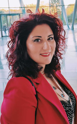 signora che sorride