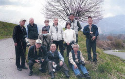 「4月21日白馬野平1本桜にて」