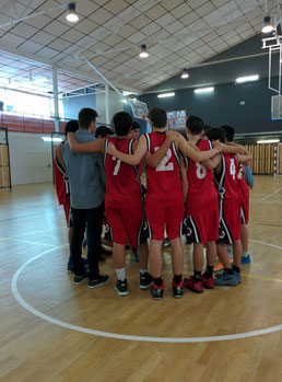 El cadet masculí celebra la seva segona victòria al mig camp