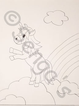 Niedliches Einhorn steigend auf Wolken mit Regenbogen