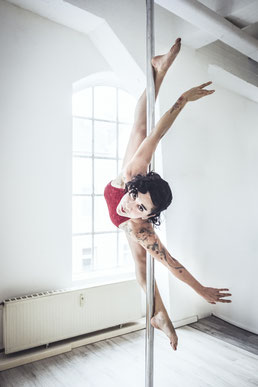 Yatzin Kosom Pole Fitness Acrobatics Teacher Cologne