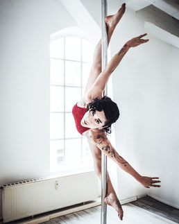 Yatzin Kosom Pole Fitness Acrobatics Teacher Cologne