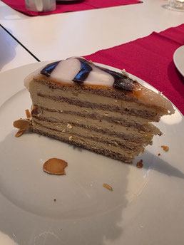 Esterházy-Torte klassisch angeschnitten