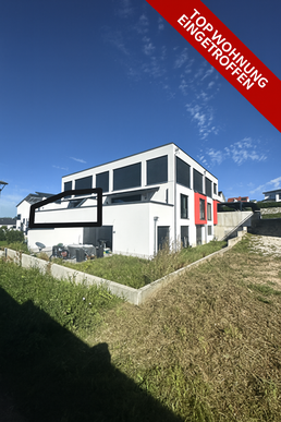 Moderne Penthouse Flair Wohnung in einem Bungalow - links mit Balkon