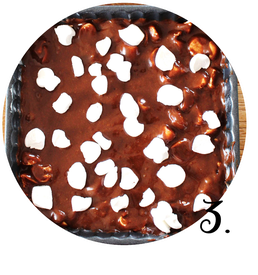 Bild: einfaches Rezept für saftige Brownies mit Marshmallows, süße Partyfood- und Partysnack Idee, gefunden auf www.partystories.de