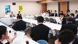 八重山の教科書問題で開かれた自民党文部科学部会と歴史教育を考える議員の会の合同会議(13日午後)