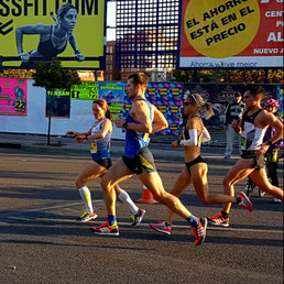 Anja auf der Strecke beim Valencia Marathon