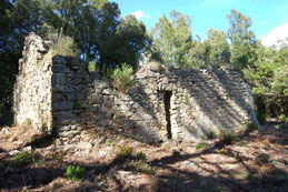 Azzana-ruines de l'ancienne église Saint-Nicolas