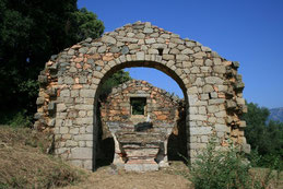 Ancienne église St Martin - Sotta (Région Sartène) corse-romane.eu