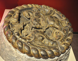 Clé de voûte représentant St Georges terrassant le dragon