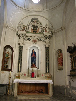 Calenzana - autel sous coupole latérale droite de la Vierge de douleur