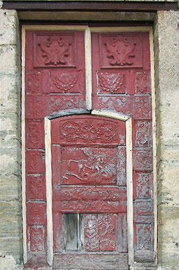 La porte de l'église en 2005