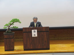 寺田会長による議事の様子