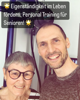 Aktive ältere Menschen beim Bewegungstraining in Hamm