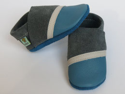  Baby Schuhe in Farben türkisblau / grau, Linie in weiß