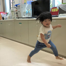 1歳児さんはゴールに向かって一直線！