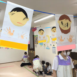 お部屋の飾りもお友だちの似顔絵でにぎやかになりました!