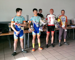 Le podium "scratch" avec le second junior.