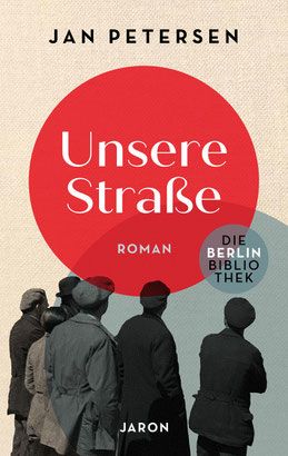 Das Cover von "Unsere Straße" zeigt Männer, die in eine Richtung blicken.