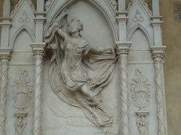 Santa Croce, Une statue légère comme la jeune fille décédée prématurément !