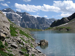 Le lac de la Vogealle avec le Tenneverge au fond