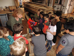 Kinder im Holz-Technik-Museum