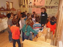 Kinder im Holz-Technik Museum Wißmar