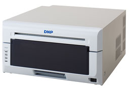 ＜新世代昇華型プロ用大判フォトプリンター「DP-DS820」＞