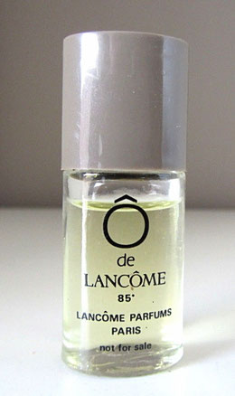 Ô DE LANCÔME - ANCIENNE MINIATURE : BOUCHON EN PLASTIQUE GRIS CLAIR