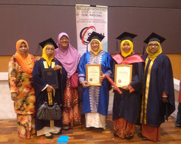 Pengurus PL Koleksi Ezzany Pn. Shaliza Hj Safri, bersama Perantis Cemerlang SLDNK 2014, dan Coach PPT GIATMARA Manong & Kg. Gajah, Perak bergambar sesi kenangan selepas pentauliahan Sijil SKM & PPT