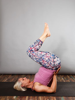 Viparita Karani mit Ashwini Mudra