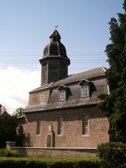 Kirche zwischen 1977und 2006 mit vereinfachter Turmspitze