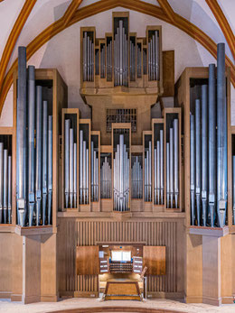 Schuke-Orgel von 1962 mit etwa 4500 Pfeifen