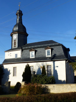 Kirche seit 2007, restaurierter Turm mit schlanker originaler Laterne