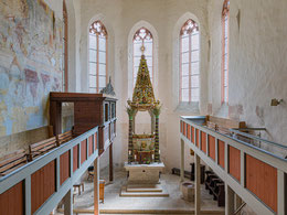 Hochgotischer Chor mit barockem Pyramidenkanzelaltar