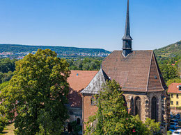 Dominanter hochgotischer Chor und markanter Dachreiter der Peterskirche