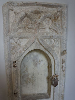 Vorreformatorische Sakramentsnische mit Kielbogen und Blendmaßwerk, Anfang 16. Jh. 