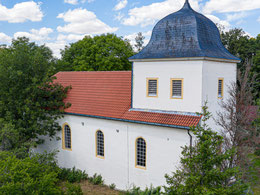 Außenansicht der Altengönnaer Kirche, 2020
