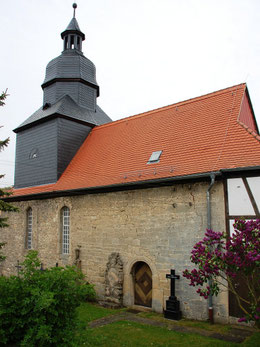 Kirche Hainichen, Nordseite mit romanischem Portal